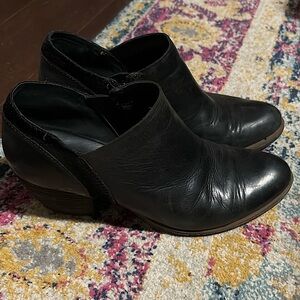 Korks Women's Ankle Booties Size 8M Black Leather Side Zip Block Heel Slip On